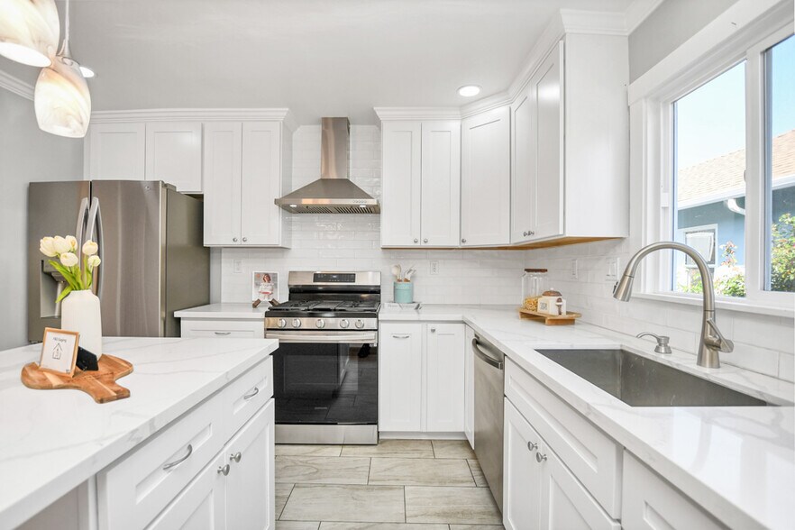 Building Photo - 3818 Suter St