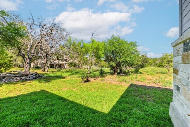 Building Photo - 418 Bedford Dr