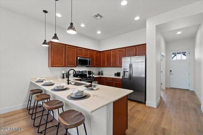 Building Photo - 20579 W Edgemont Ave