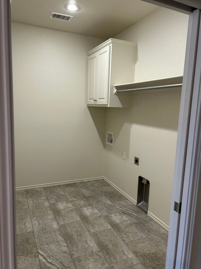 Building Photo - 9603 Iola Ave