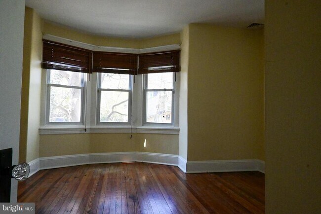 Building Photo - 6617 Quincy St