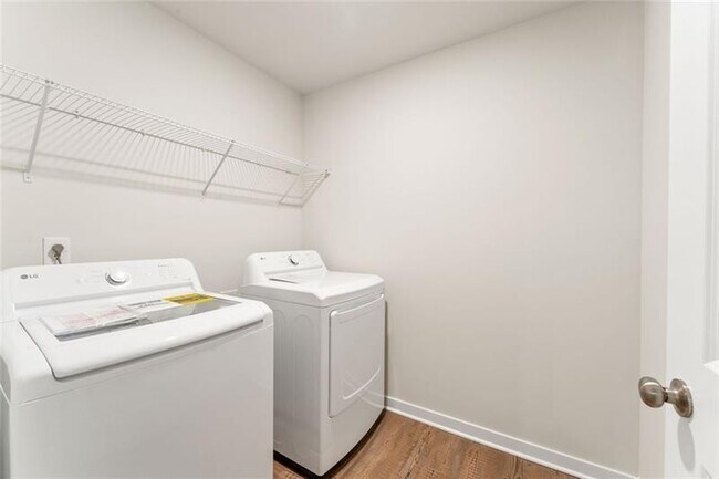Building Photo - 1303 Farmers Loop