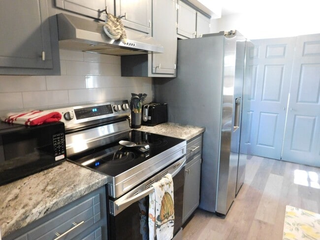 Building Photo - 842 Halifax Cir