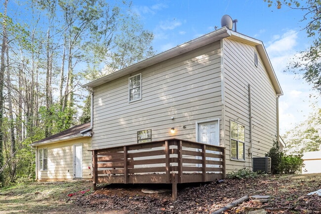 Building Photo - 3200 Carmel Dr