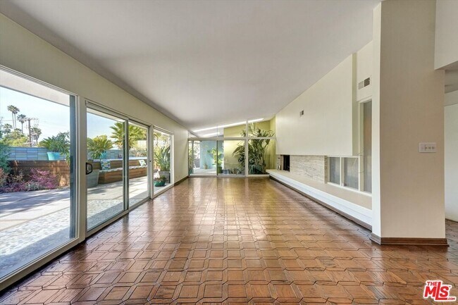 Building Photo - 2755 Carmar Dr