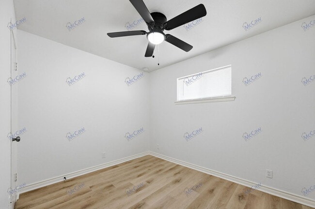 Building Photo - 1423 Main St