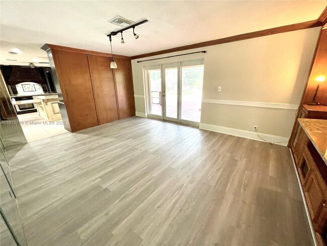 Building Photo - 10001 NW 11th Manor