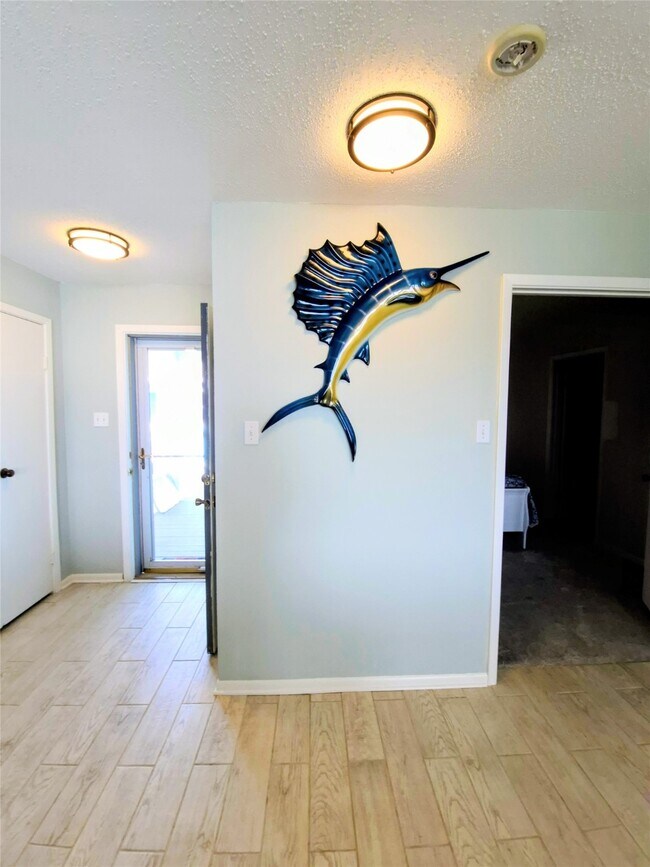 Building Photo - 500 Tiki Dr