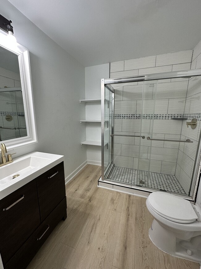 Building Photo - 519 Elgin St