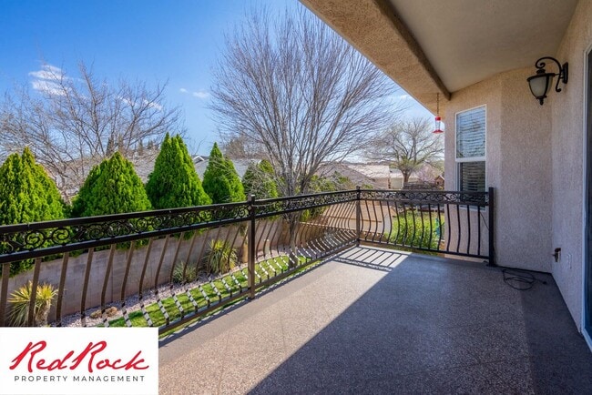 Building Photo - 5 Bedroom Pet Friendly Home! MOVE IN SPECI...