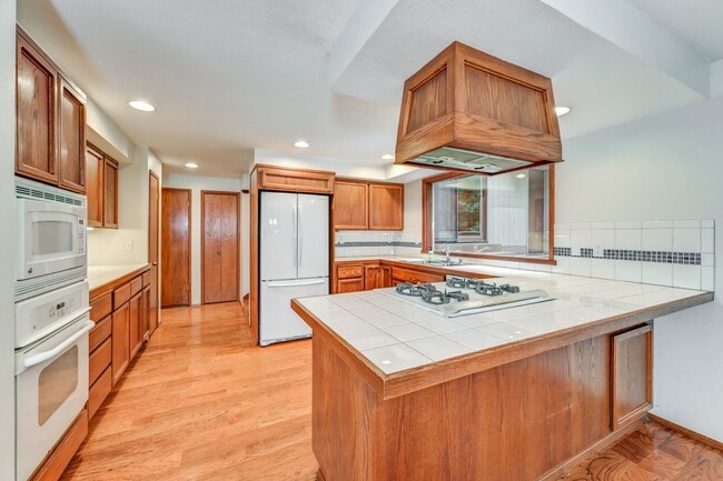 Building Photo - Great Home Tucked Away in Mirrormont on Tiger Mountain