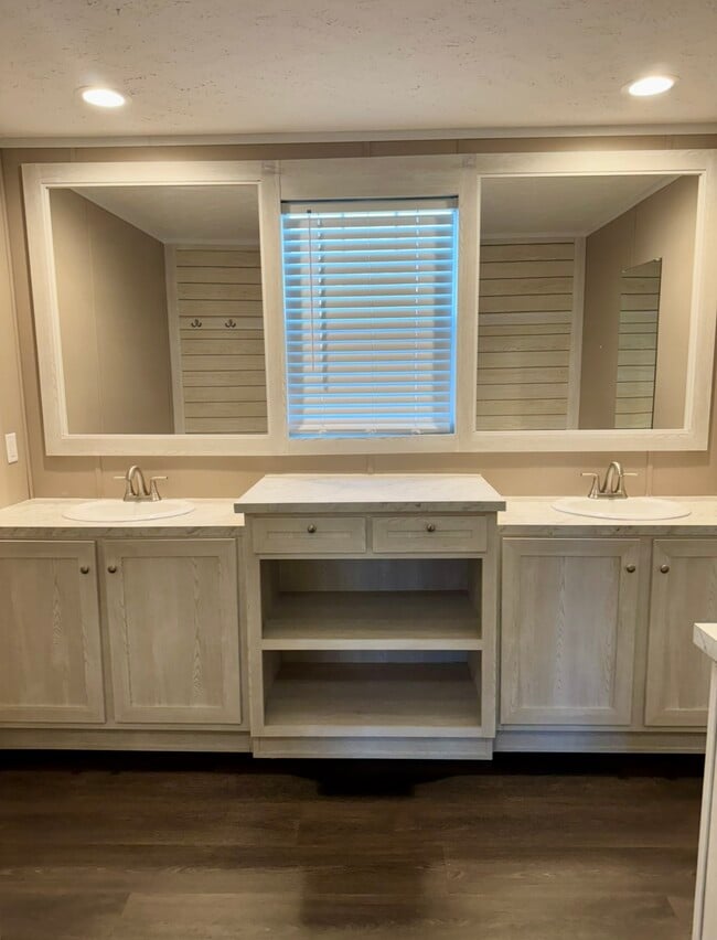 Building Photo - 459 Mason Hill Ln