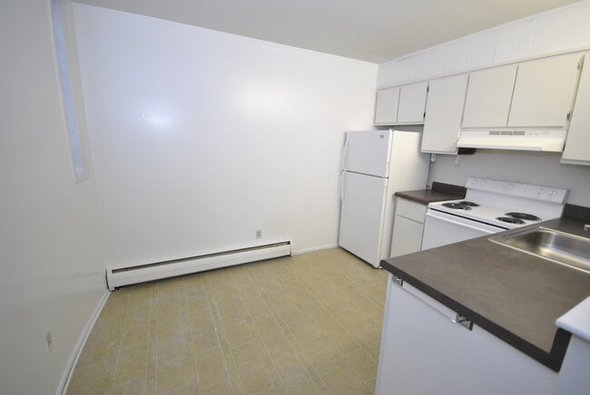 Kitchen - 910 Packard St