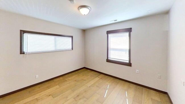 Building Photo - 6 Bedroom Home for Rent