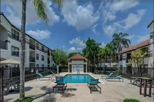 Building Photo - 570 S Park Rd