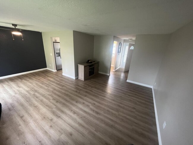 Building Photo - 460 2nd Ave