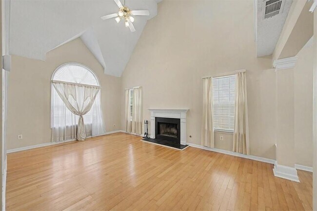 Building Photo - 2025 Baramore Oaks Dr