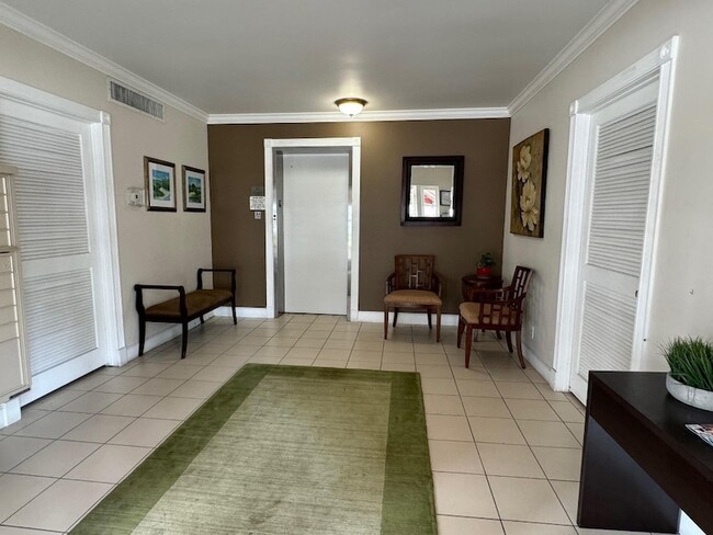 Building Photo - 3051 NE 47th Ct