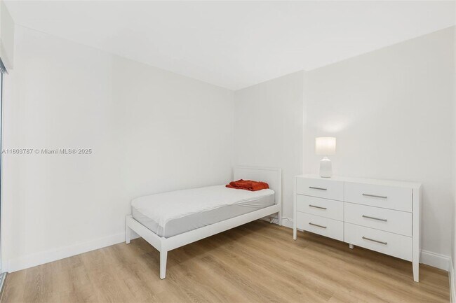 Building Photo - 5151 Collins Ave