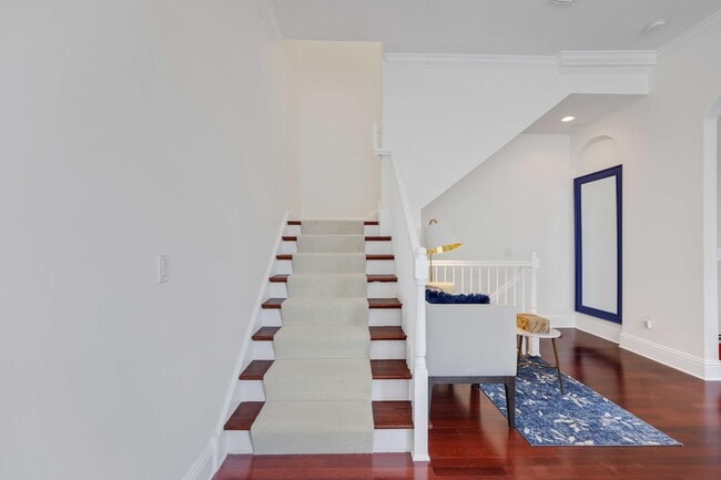 Building Photo - 285 SE 6th Ave