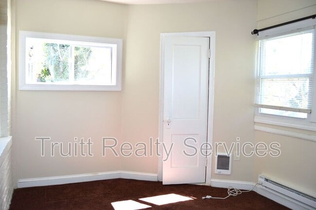 Building Photo - 1621 17th Pl SE