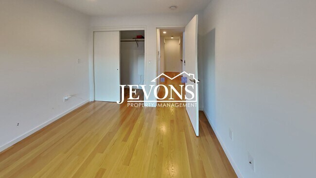 Building Photo - 5BR/4.5BA House in Seattle -- Available Now!