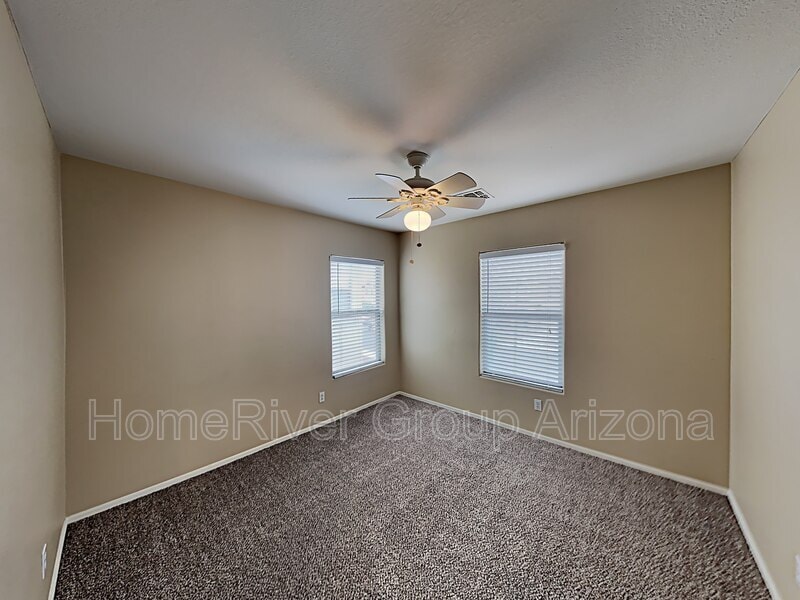Building Photo - 6413 W Valencia Dr