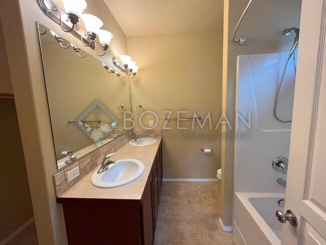 Building Photo - 270 Pond Lily Dr
