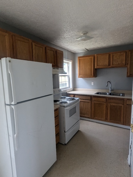 Primary Photo - 14 N Ritchie Ave