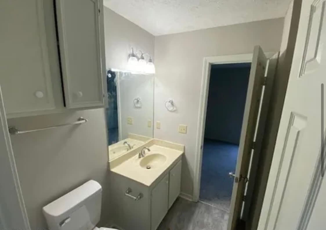 Building Photo - 2437B River Oaks Blvd