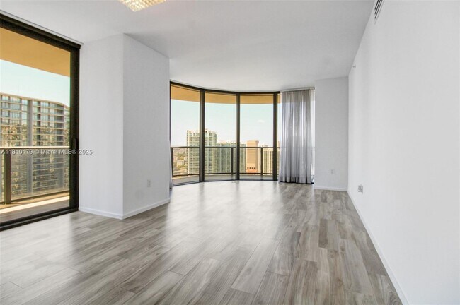 Building Photo - 801 S Miami Ave