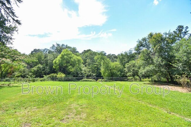 Building Photo - 5115 Lake Valley Dr