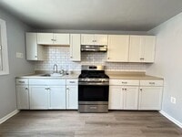 Building Photo - Newly Renovated 3 Bedroom and 1 Bathroom T...