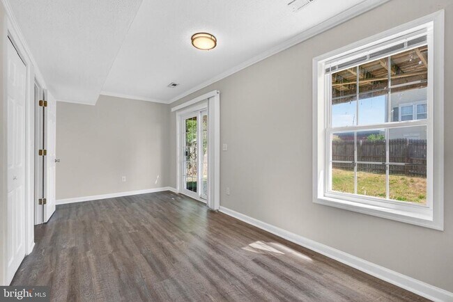 Building Photo - 1609 Airport Ave