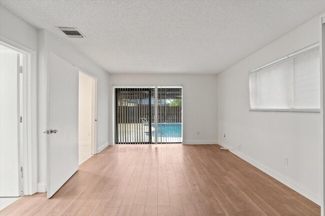 Building Photo - 4749 Holly Lake Dr