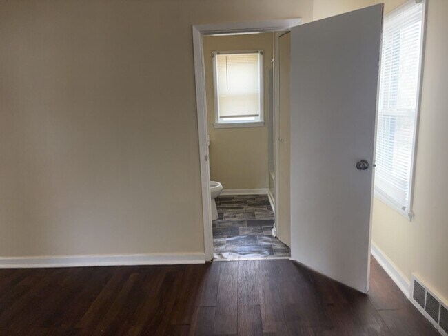 Building Photo - Spacious 5-Bedroom Home with Detached Garage