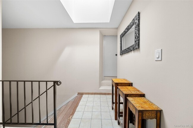 Building Photo - 402 Jericho Tpke