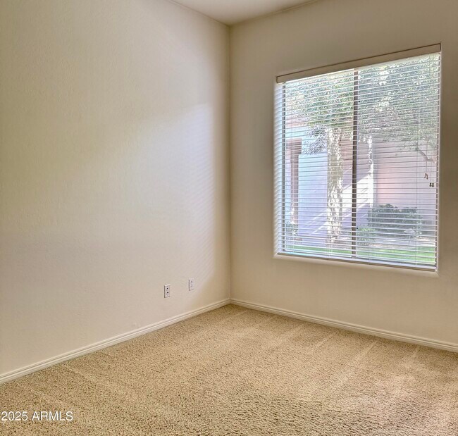 Building Photo - 7307 E Vaquero Dr