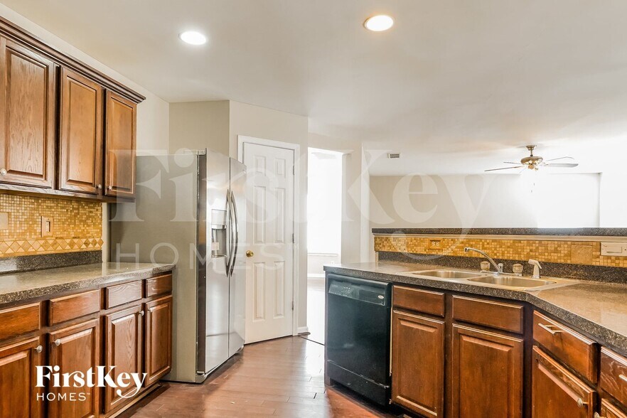 Building Photo - 2861 Brookford Ln SW