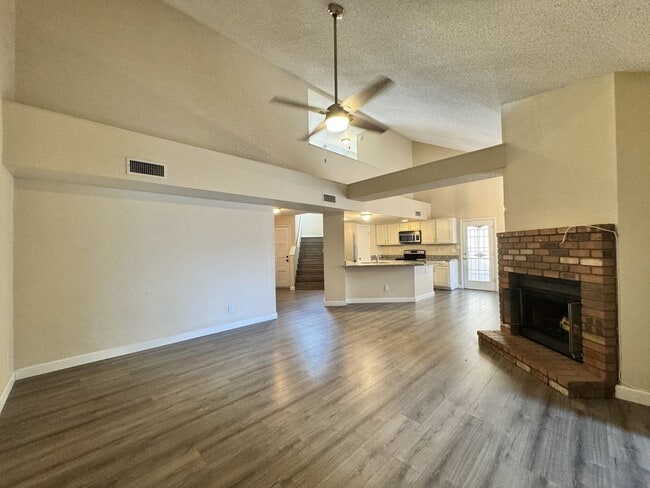 Building Photo - Great 3 bedroom 2 bath culdesac lot with fireplace