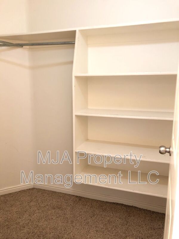 Building Photo - 2574 Robin Rd