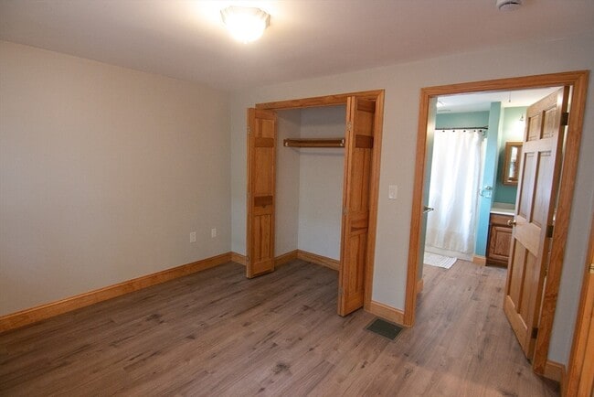 Building Photo - 6 Wildwood Ln
