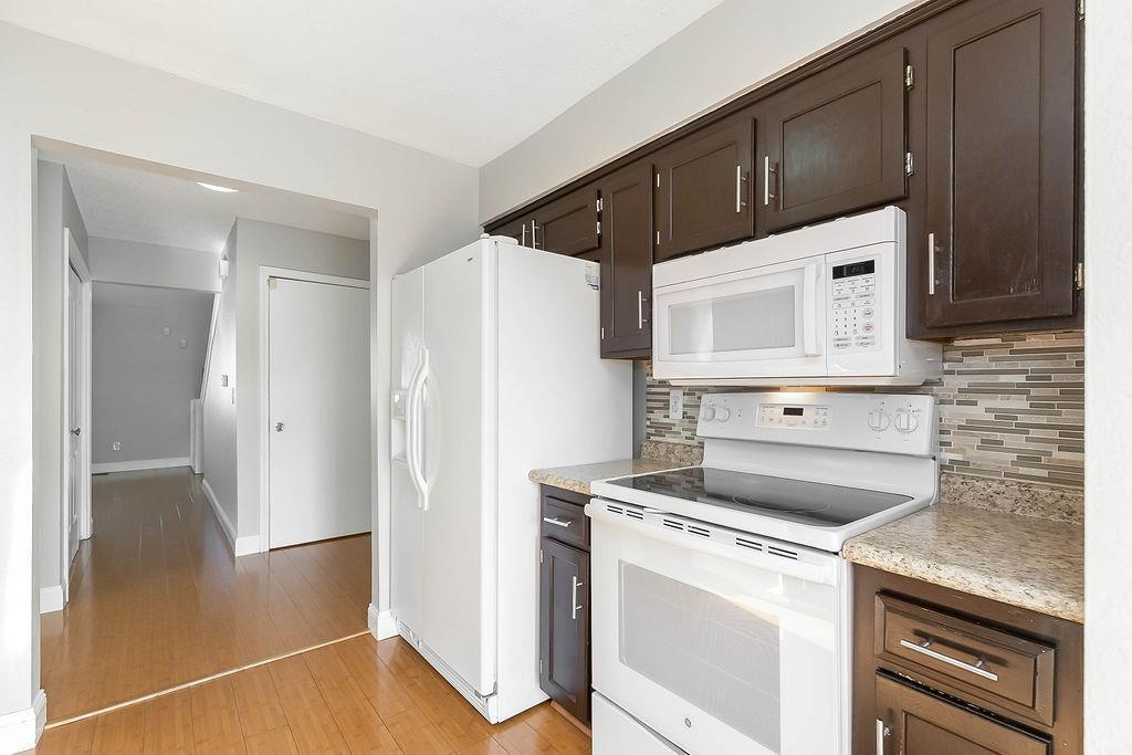 Building Photo - 1425 Martway Cir