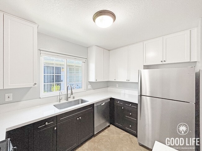 Building Photo - Beautiful 2BD/2BA Condo in El Cajon W/ A/C, W/D, Covered Back Patio, & Community Pool!