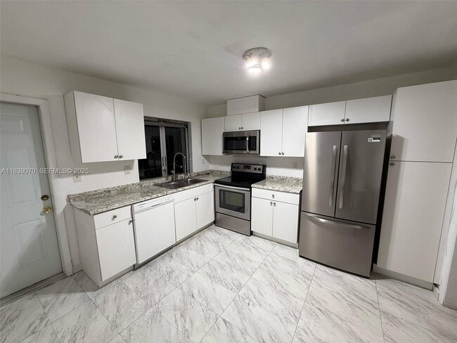 Building Photo - 301 186th St