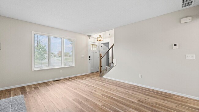 Building Photo - 7117 Country Hill Dr