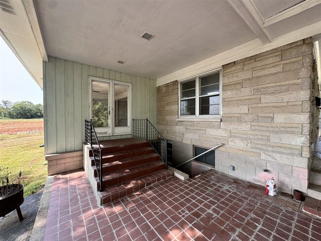 Building Photo - 1309 Old State Rd