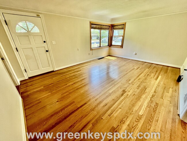 Building Photo - 2-Bedroom House in South Tabor with Fenced...
