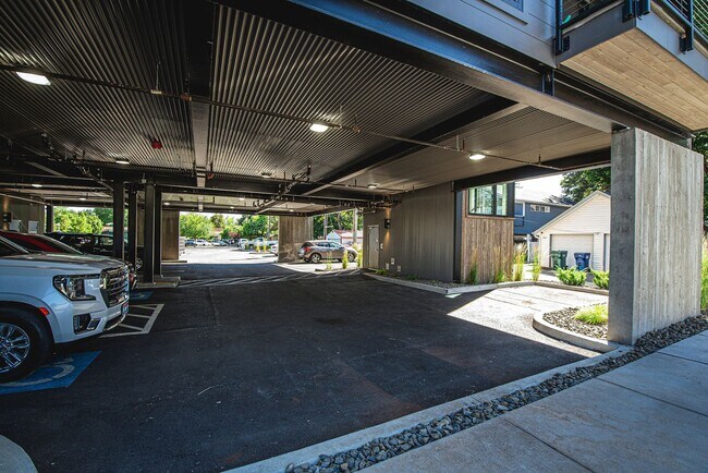 Building Photo - Modern Midtown Living | 2 Bed, 2 Bath Near...