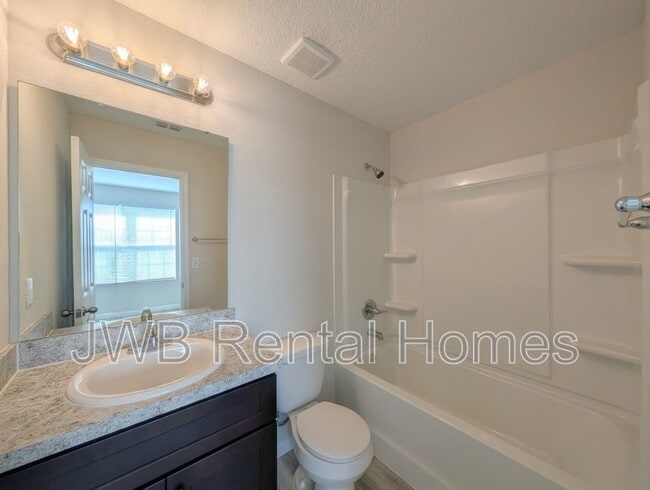 Building Photo - 2342 N Davis St